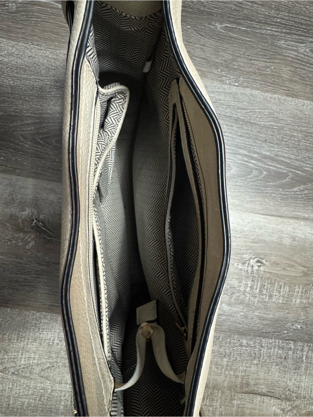 Cream Leather Shoulder Bag with Camo Accent Strap - Picture 4 of 4